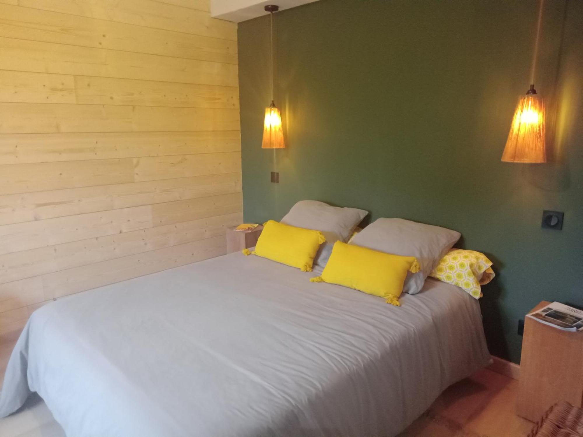 Le 28 Bed & Breakfast Uzerche Eksteriør bilde