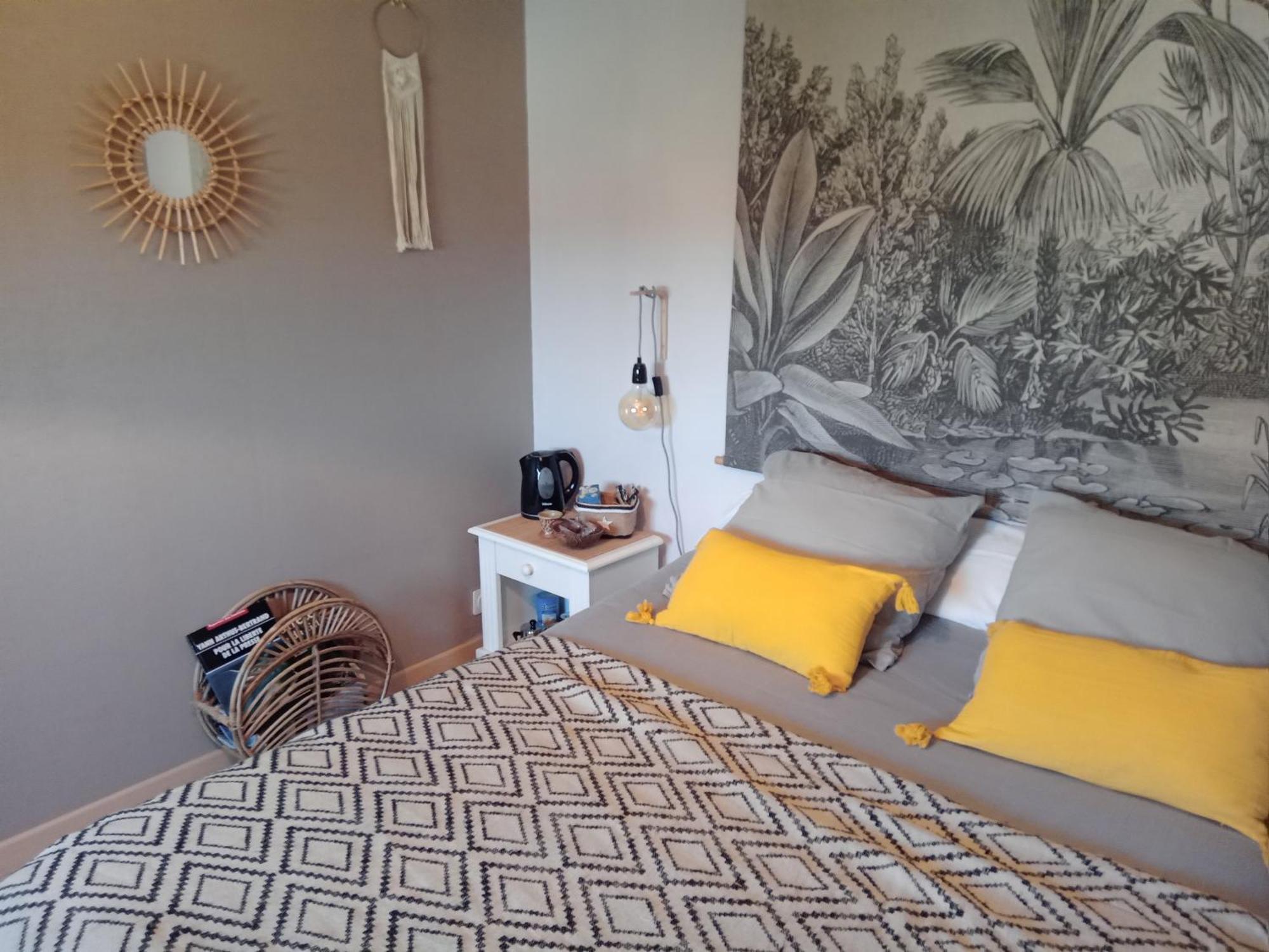 Le 28 Bed & Breakfast Uzerche Eksteriør bilde